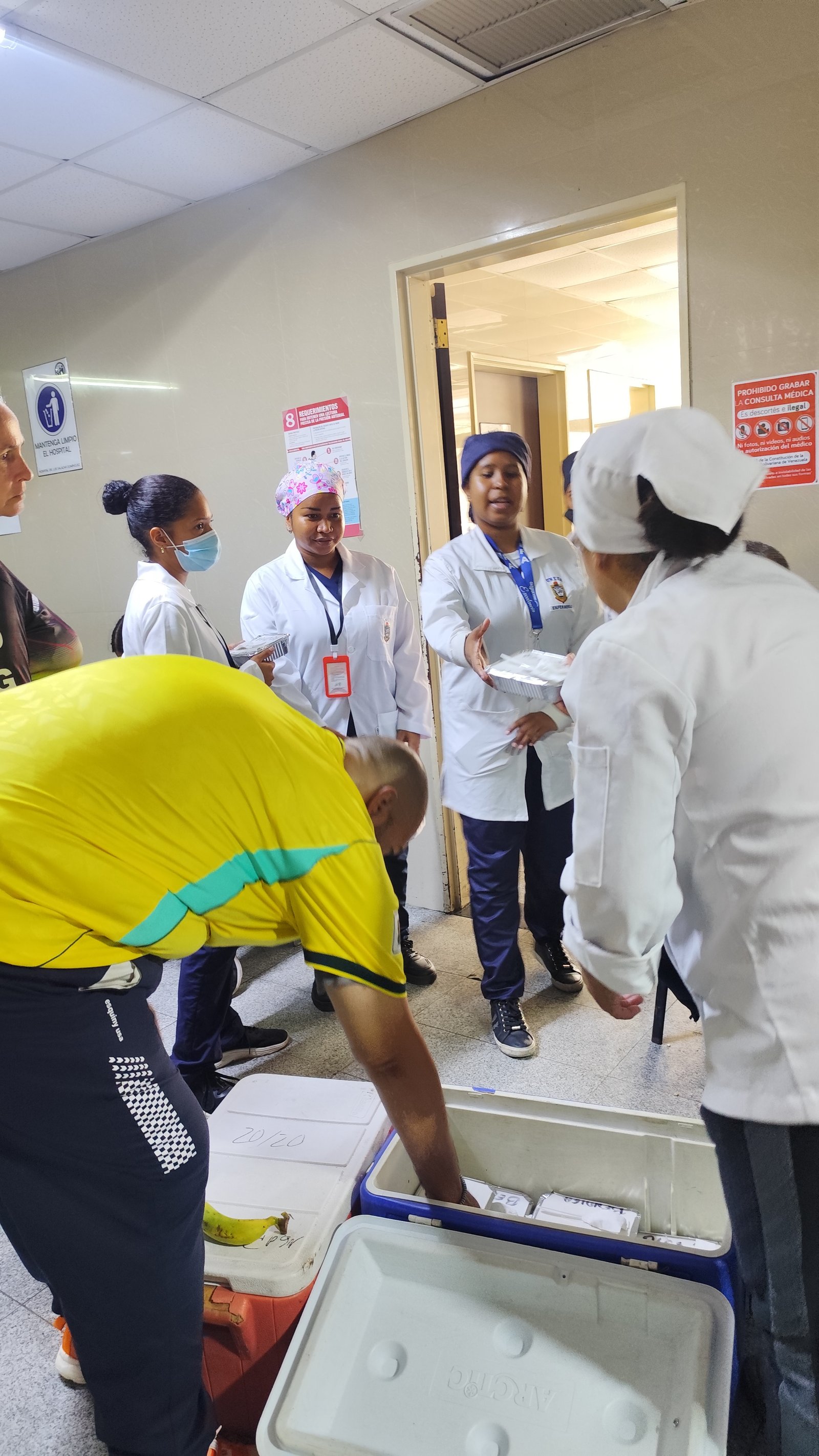 Entrega de comidas a médicos